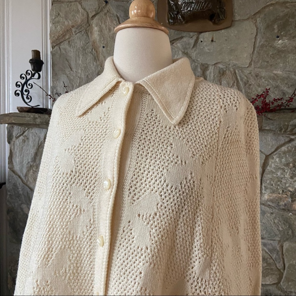 1970’s Butterfly Knit Shawl - Picture 2 of 9